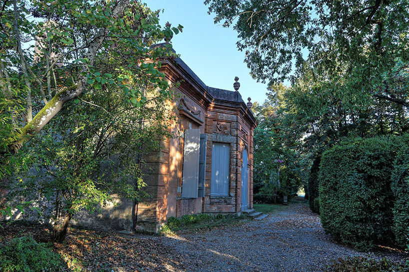 2560px-Cugnaux_Pavillon_Louis_XVI.jpg