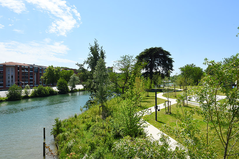 Vue_sur_les_rives_d’Empalot_et_la_promenade_le_long_de_la_Garonne (1).jpg